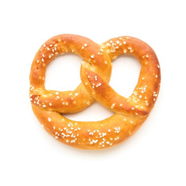 Beyaz arka planda tuzlu kraker.