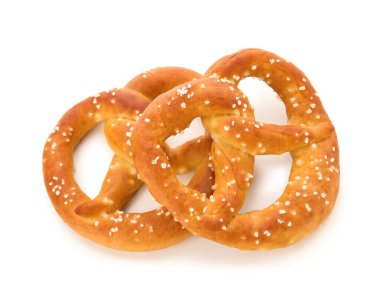 beyaz zemin üzerine lezzetli tuzlu kraker