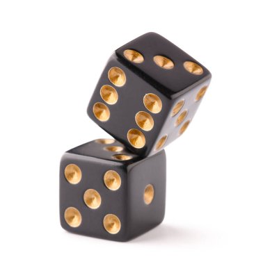 Siyah oyun zarları beyaz arkaplanda izole edildi