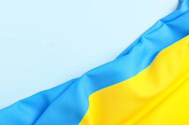 Mavi arkaplanda Ukrayna bayrağı, üst görünüm