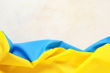 Grunge beyaz arka planda Ukrayna bayrağı, üst görünüm