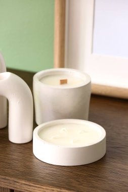 Masada mumları olan tutucular, yakın plan.