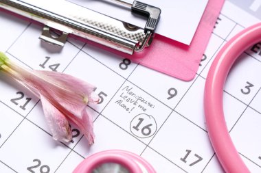 MENOPAUSE ile takvim Beni yalnız bırak ve çiçek, yakın plan