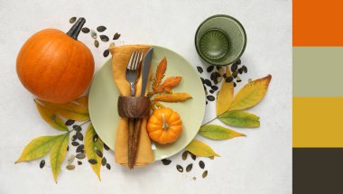 Beyaz arka planda taze kabaklar, tohumlar ve sonbahar yapraklarıyla güzel bir masa.