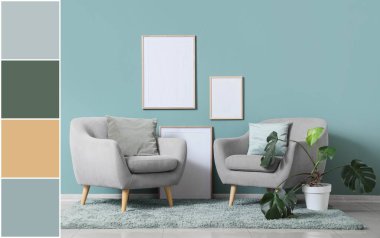 Oturma odasının içinde koltuklar, fotoğraf çerçeveleri, saksı ve nane duvarları var. Farklı renk desenleri  