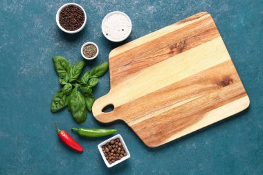 Renkli aromalı ahşap kesim tahtası