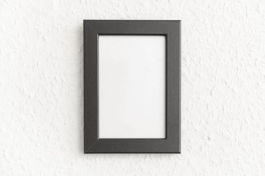 Işık duvarında siyah fotoğraf çerçevesi