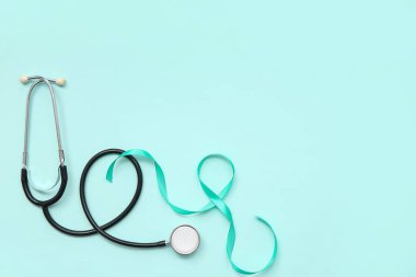 Mavi arka planda steteskoplu turkuaz kurdele. Rahim Sağlığı Bilinci Ayı