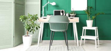 Ofis içi işyeri, boş poster ve katlanır ekran