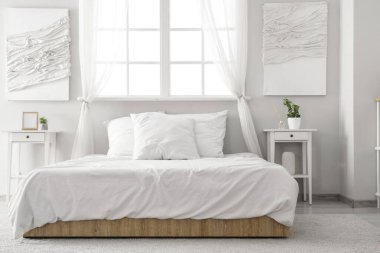 Modern, şık, rahat bir yatak odası.