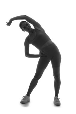 Beyaz arka planda esneyen sportif kadın silueti.