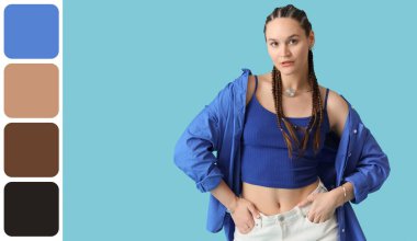 Mavi arka planda Afrika örgüleri olan şık bir genç kadın. Farklı renk desenleri