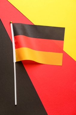 Renkli arkaplanda Almanya Bayrağı