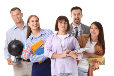 Beyaz arkaplanda bir grup öğretmen