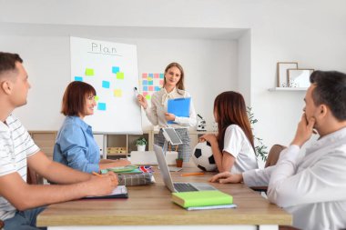 Okul idaresinde planlı çalışan bir grup öğretmen