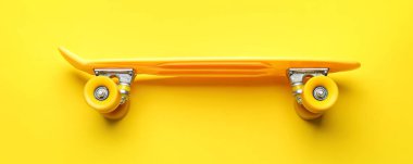 Renkli arka planda modern kaykay