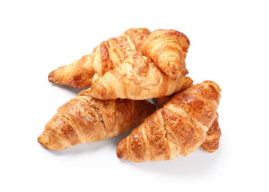 Beyaz arka planda bir sürü lezzetli kruvasan
