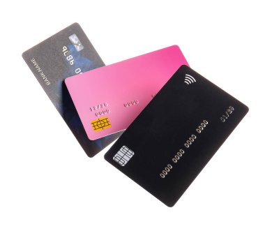 Beyaz arka planda farklı kredi kartları kullanılıyor