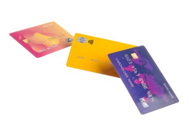 Beyaz arka planda farklı kredi kartları kullanılıyor