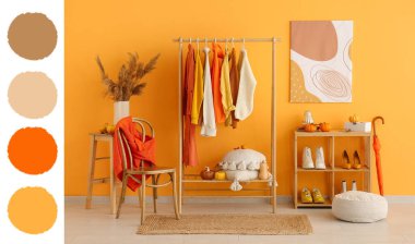 Sonbahar kıyafetleri, ayakkabıları ve balkabaklarıyla dolu bir oda.