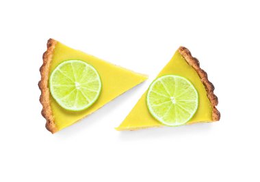 Beyaz arka planda lezzetli limonlu tart parçaları