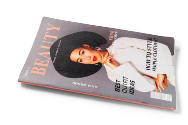 Şarjör beyaz arkaplanda izole