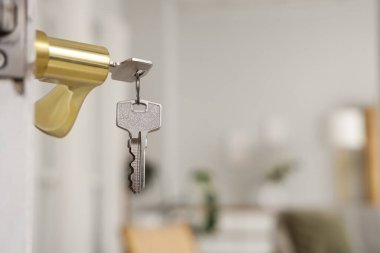 Kapı açık, kapı kapalı.