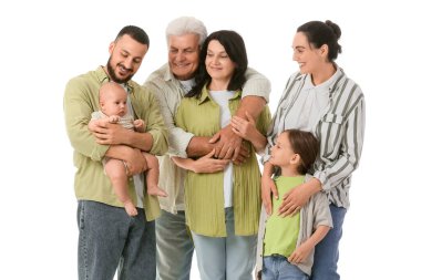 Beyaz arka planda büyük bir ailenin portresi