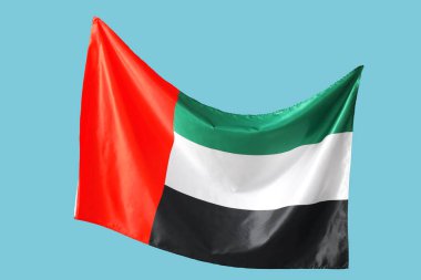 Mavi arkaplanda BAE bayrağı dalgalanıyor