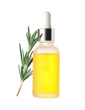 Beyaz arka planda izole edilmiş biberiye yağı şişesi, yakın plan