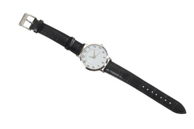 Beyaz arka planda uçan bilek saati