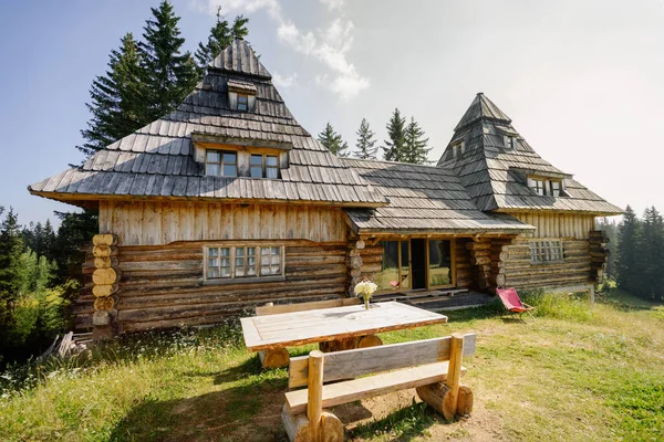 Традиционный Деревянный Дом Лесу — стоковое фото