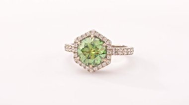 Luxury Emerald Gold Engagement Ring