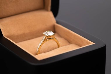 Engagement Gold Diamond Ring