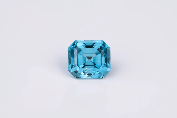 Diamante Blu Sfondo Bianco — Foto Stock