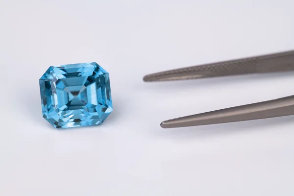 Blå Diamant Vit Bakgrund — Stockfoto