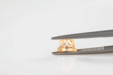 Kıymetli Sarı Elmas Taşı