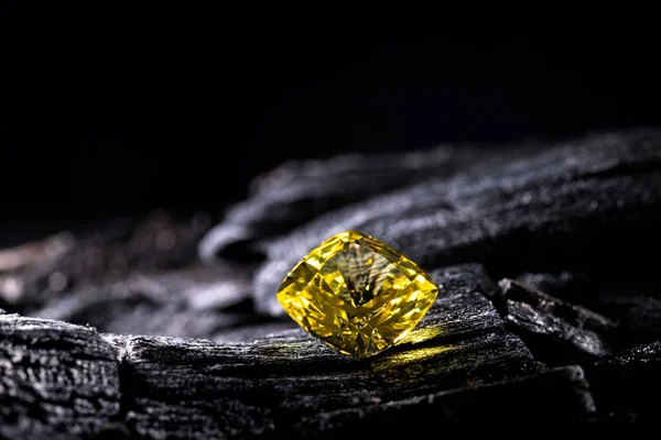 Preciosa Gema Diamante Amarillo — Foto de Stock