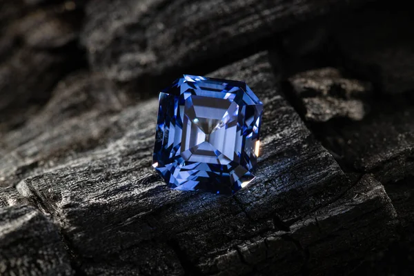 Pietra Preziosa Zaffiro Blu — Foto Stock