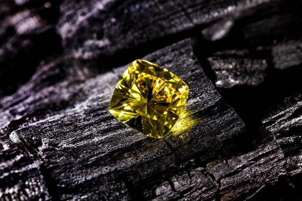 Pedra Preciosa Diamante Amarelo — Fotografia de Stock