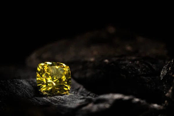 Drága Sárga Gyémánt Drágakő — Stock Fotó