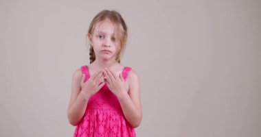 Küçük Kız Pozisyonu ve Hareketli Eller