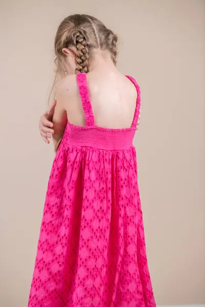 Девушка Розовом Платье Студии Стоковое Изображение