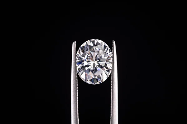 Diamant Taille Ovale Sur Fond Noir — Photo