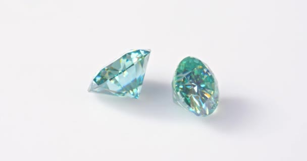 在白色背景上的蓝色钻石 — 图库视频影像