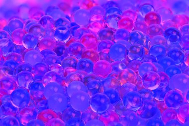 Bir demet mavi ve pembe cam boncuk. Boncuklar görüntünün her tarafına saçılmış. Boncuklar farklı boyutlarda ve renklerde. Görüntüde canlı ve canlı bir his var.