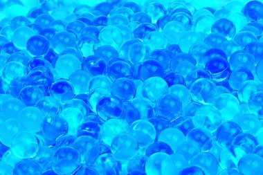 Bir sürü küçük mavi küreleri olan mavi bir arka plan. Kürelerin hepsi farklı boyutlarda ve görüntüye dağılmış durumda.