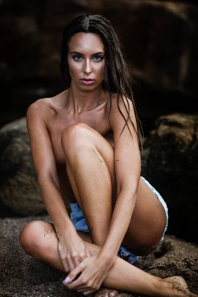 Koncepcja Rekreacji Letniej Piękna Młoda Seksowna Kobieta Wytrenowanym Szczupłym Ciałem — Zdjęcie stockowe