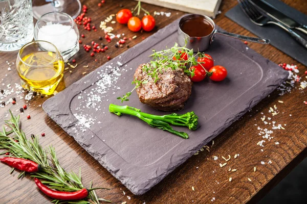 Estnisk Köttfärsbiff Läckra Hälsosam Traditionell Mat Närbild Serveras Till Lunch — Stockfoto