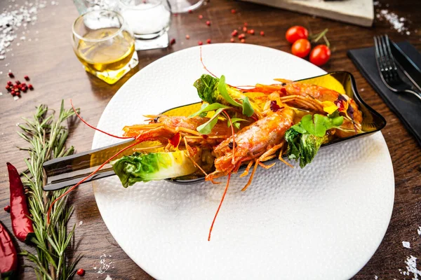 Argentinian King Prawns Glazed Lime Chilly Garlic Served Bottle Delicious — Stock Photo, Image